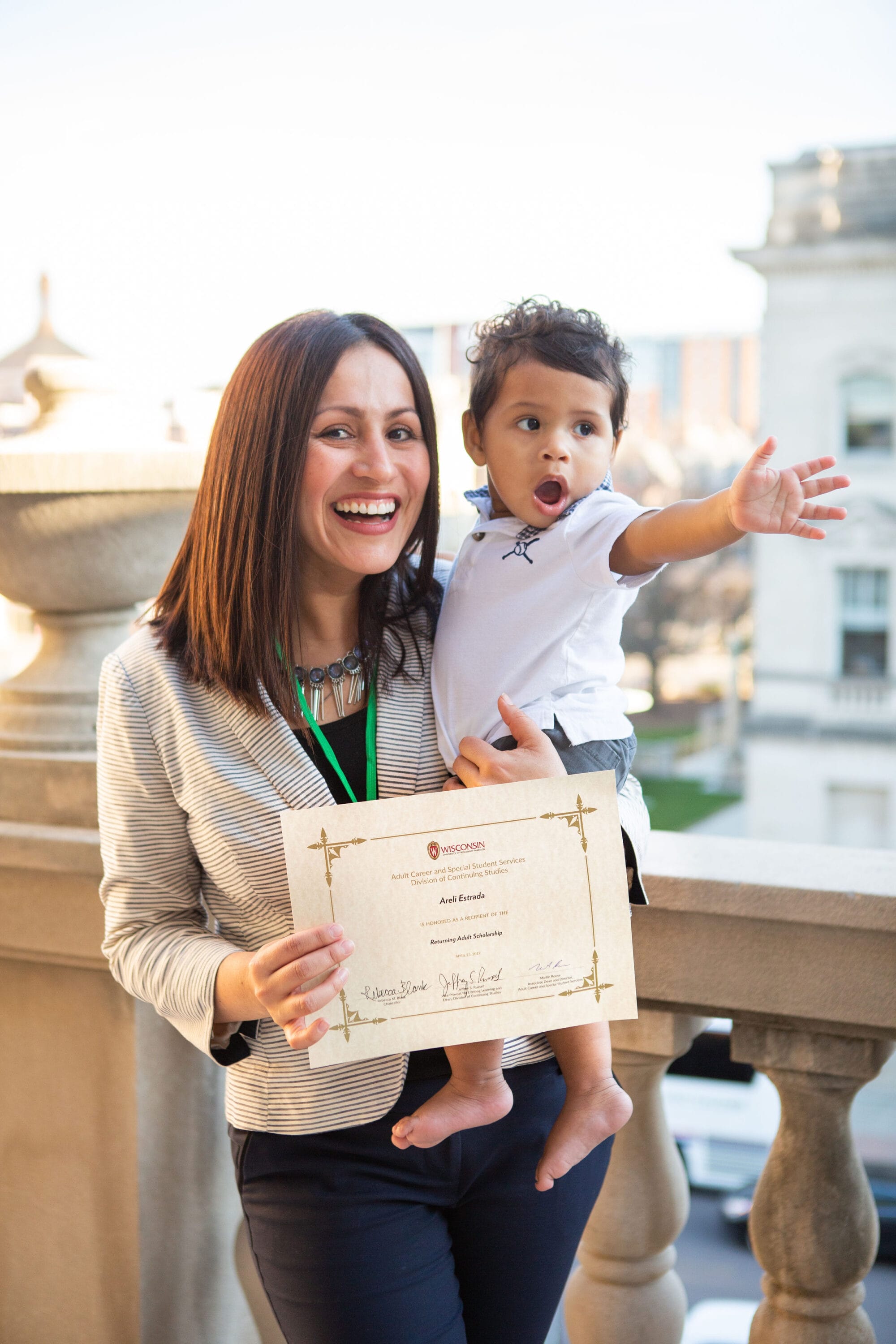 Areli Estrada and her toddler posing for a selfie.