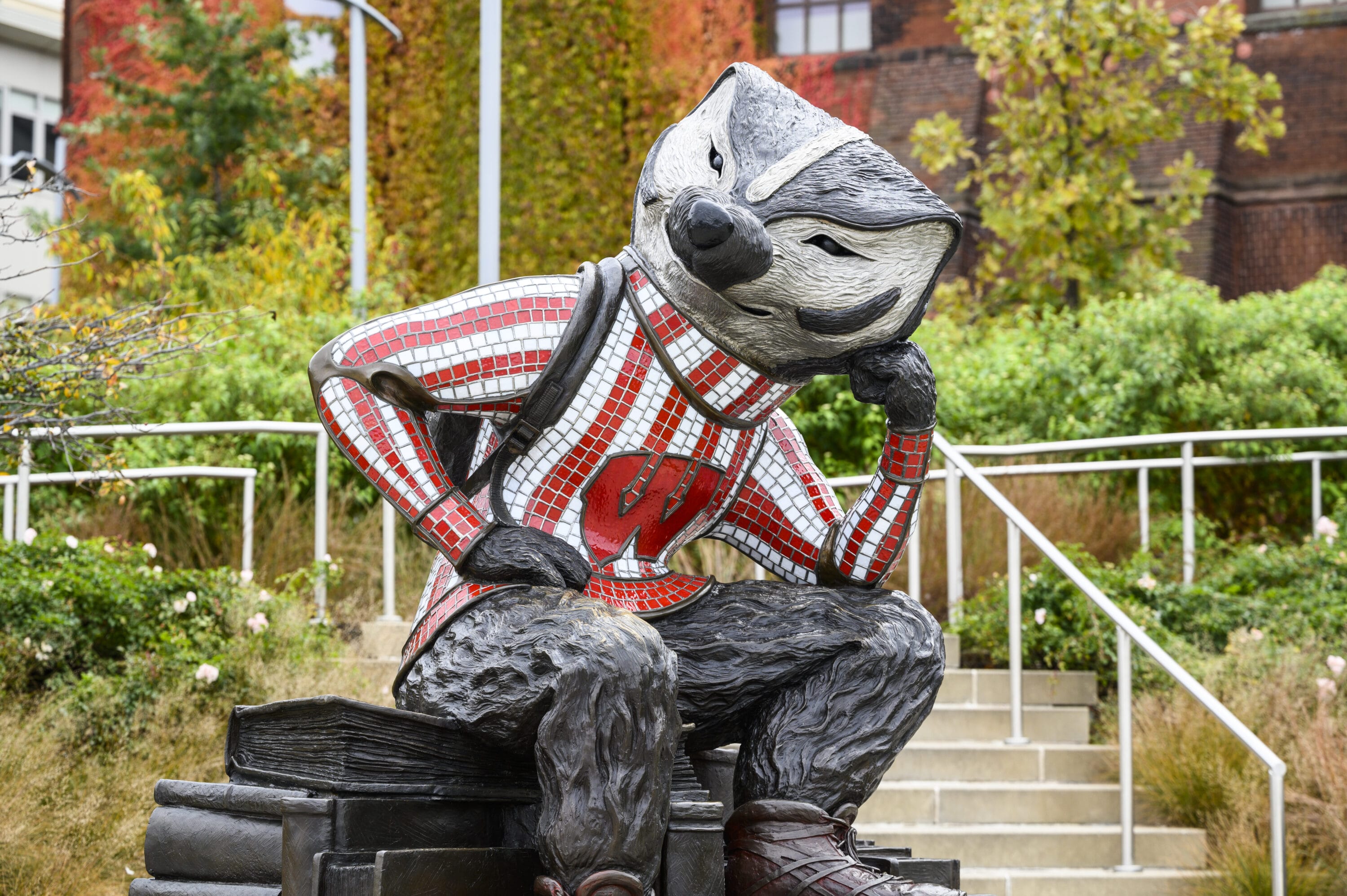Statue of Bucky Badger posing with his elbow resting on his knee.